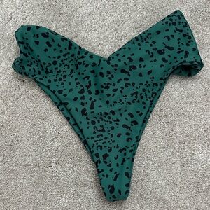 Skatie Melly swim bottom size M - worn once!